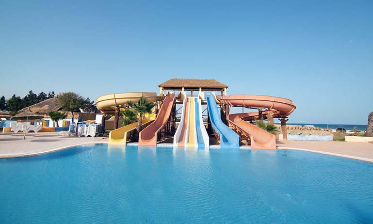 Hôtel Hawaii Beach Club 3* propose un toboggan aquatique qui est parfait pour les familles et les amateurs de sensations fortes